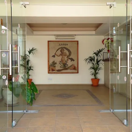 فندقية دافني سيبرس *